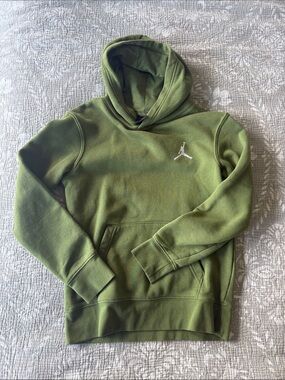 Jordan Sweatshirt Green Youth size medium (10/12)